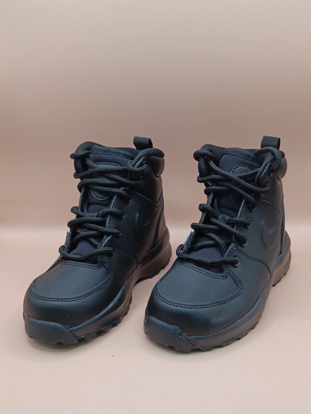 NWOB Nike Manoa 17 PS Leather Boots-Black Youth Size 11C US IH7677-001